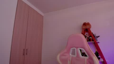 Sarah Ana Banana online show from 6, 12, 2024