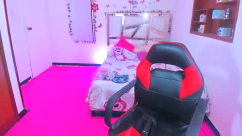 Snapshot of perlabeautiful chatting on 13, 5, 2026 PERLA online show from 13, 5, 2026
