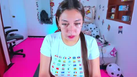Snapshot of perlabeautiful chatting on 25, 6, 2026 PERLA online show from 25, 6, 2026