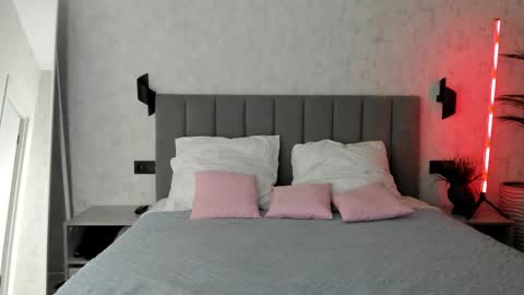 Snapshot of peroona chatting on 2, 12, 2025 Mia online show from 2, 12, 2025