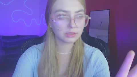 Snapshot of petalkiss chatting on 13, 10, 2025 petalkiss online show from 13, 10, 2025
