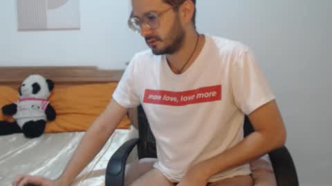 Snapshot of peter_x_annaud chatting on 3, 11, 2025 FELIPE online show from 3, 11, 2025