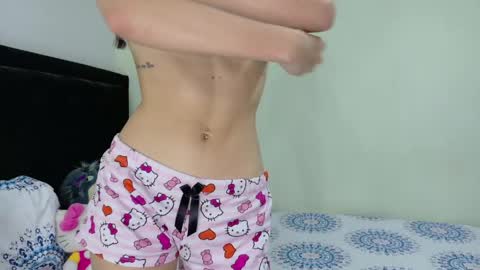 Snapshot of petiite_aliice chatting on 27, 4, 2026 Alice online show from 27, 4, 2026