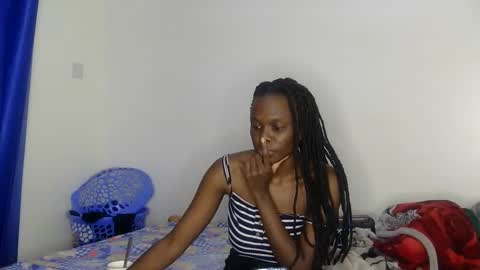 Snapshot of petite_desiree chatting on 30, 4, 2026 Desiree online show from 30, 4, 2026