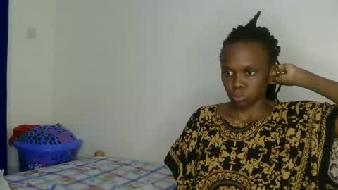 Snapshot of petite_desiree chatting on 3, 5, 2026 Desiree online show from 3, 5, 2026