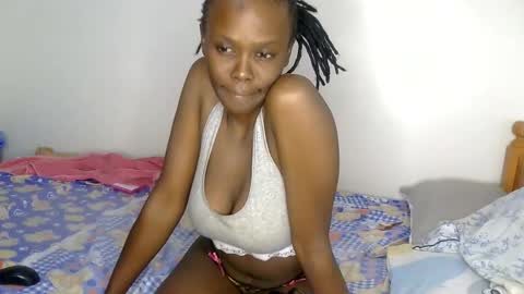 Snapshot of petite_desiree chatting on 30, 5, 2026 Desiree online show from 30, 5, 2026
