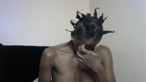 Snapshot of petite_lavi2 chatting on 9, 2, 2025 petite_lavi2 online show from 9, 2, 2025