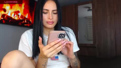 Snapshot of petite_linda chatting on 5, 6, 2026 Linda online show from 5, 6, 2026