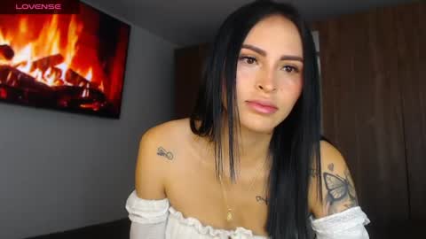 Snapshot of petite_linda chatting on 6, 6, 2026 Linda online show from 6, 6, 2026