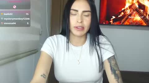Snapshot of petite_linda chatting on 11, 6, 2026 Linda online show from 11, 6, 2026