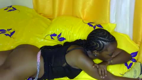 Snapshot of petite_tanya chatting on 18, 12, 2024 Tanya online show from 18, 12, 2024