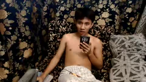 Snapshot of petiteasian_boy chatting on 8, 7, 2026 cute vir online show from 8, 7, 2026