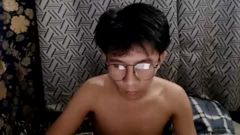 Snapshot of petiteasian_boy chatting on 25, 7, 2026 cute vir online show from 25, 7, 2026