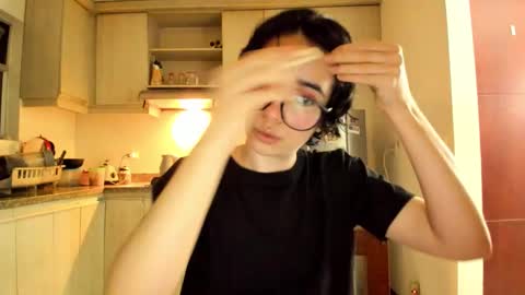 Snapshot of petitee_lunna chatting on 21, 3, 2026 Lunna online show from 21, 3, 2026
