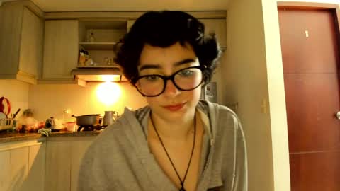 Snapshot of petitee_lunna chatting on 1, 4, 2026 Lunna online show from 1, 4, 2026