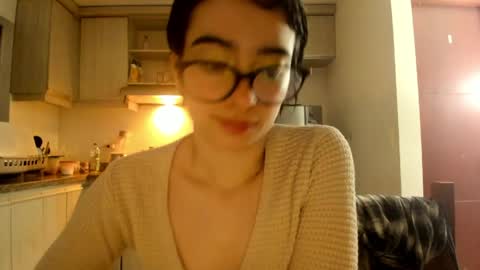 Snapshot of petitee_lunna chatting on 6, 4, 2026 Lunna online show from 6, 4, 2026