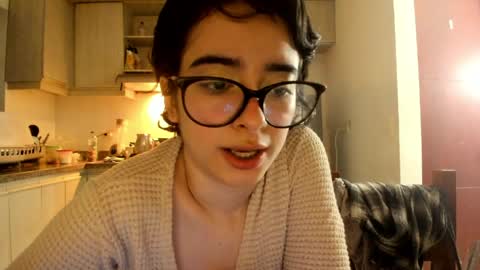 Snapshot of petitee_lunna chatting on 6, 4, 2026 Lunna online show from 6, 4, 2026