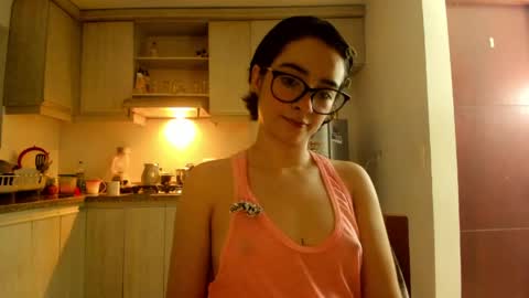 Snapshot of petitee_lunna chatting on 10, 4, 2026 Lunna online show from 10, 4, 2026