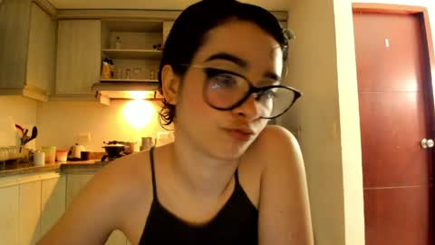 Snapshot of petitee_lunna chatting on 12, 4, 2026 Lunna online show from 12, 4, 2026