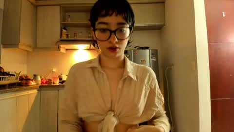Snapshot of petitee_lunna chatting on 19, 4, 2026 Lunna online show from 19, 4, 2026