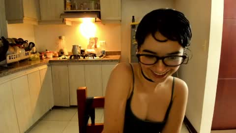 Snapshot of petitee_lunna chatting on 26, 4, 2026 Lunna online show from 26, 4, 2026