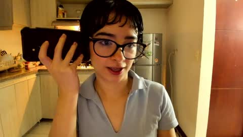 Snapshot of petitee_lunna chatting on 28, 4, 2026 Lunna online show from 28, 4, 2026