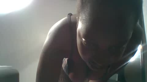 petiteebony6 online show from 16, 4, 2026