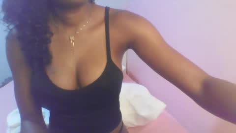 Snapshot of petiteediva chatting on 6, 6, 2026 diva online show from 6, 6, 2026