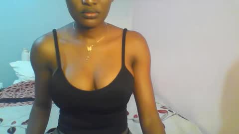 Snapshot of petiteediva chatting on 8, 6, 2026 diva online show from 8, 6, 2026
