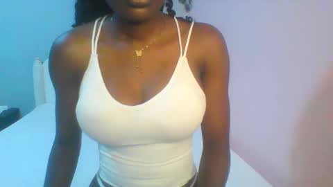 Snapshot of petiteediva chatting on 11, 6, 2026 diva online show from 11, 6, 2026