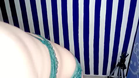 Snapshot of petiteivoryqueen chatting on 31, 3, 2026 danna online show from 31, 3, 2026