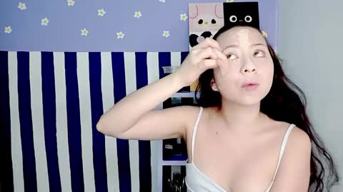 Snapshot of petiteivoryqueen chatting on 13, 4, 2026 danna online show from 13, 4, 2026