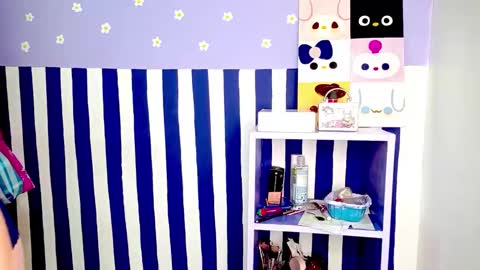 Snapshot of petiteivoryqueen chatting on 17, 4, 2026 danna online show from 17, 4, 2026