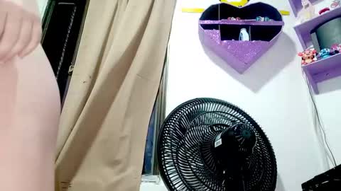 Snapshot of petiteivoryqueen chatting on 1, 5, 2026 danna online show from 1, 5, 2026
