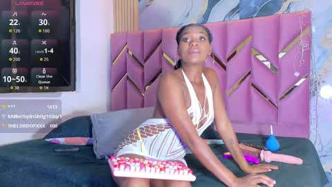 Snapshot of petitelittleebony chatting on 12, 9, 2025 little sharon online show from 12, 9, 2025