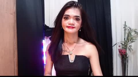 Snapshot of petitepinaycyrenets chatting on 14, 4, 2026 TsDELICIOUSCum69 online show from 14, 4, 2026