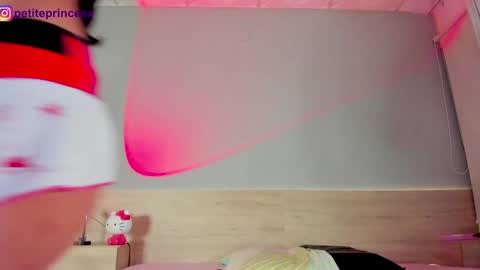 Snapshot of petiteprincesx chatting on 28, 12, 2024 Petiteprinces online show from 28, 12, 2024