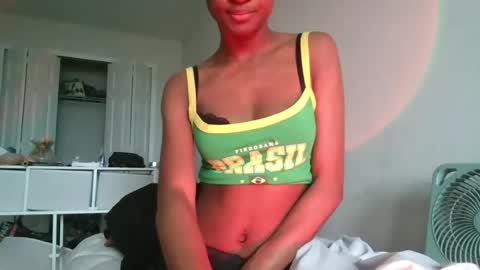Snapshot of petitesirenn chatting on 28, 6, 2026 Petite Sire online show from 28, 6, 2026