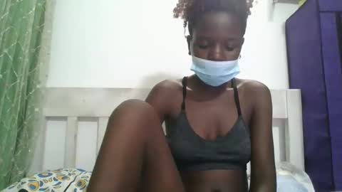 Snapshot of petitesweetchiq chatting on 16, 11, 2025 petitesweetchiq online show from 16, 11, 2025