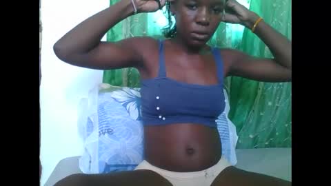 Snapshot of petitesweetchiq chatting on 27, 11, 2025 petitesweetchiq online show from 27, 11, 2025