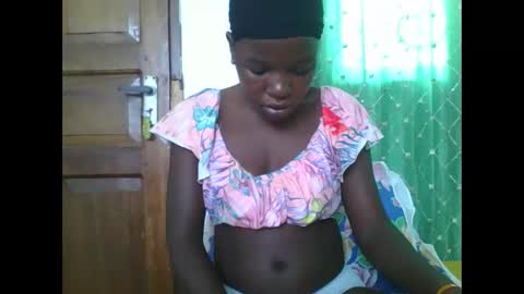 Snapshot of petitesweetchiq chatting on 6, 1, 2026 petitesweetchiq online show from 6, 1, 2026