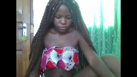 Snapshot of petitesweetchiq chatting on 8, 3, 2026 petitesweetchiq online show from 8, 3, 2026
