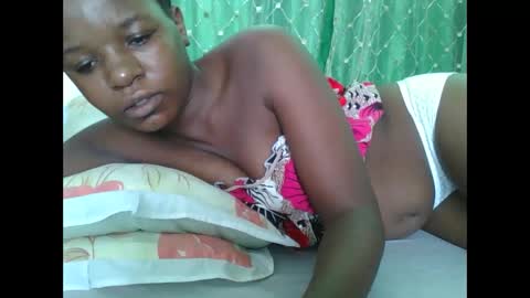 Snapshot of petitesweetchiq chatting on 20, 3, 2026 petitesweetchiq online show from 20, 3, 2026