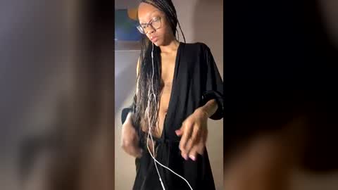 petitetingz online show from 26, 6, 2026