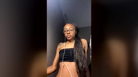 petitetingz online show from 2, 7, 2026