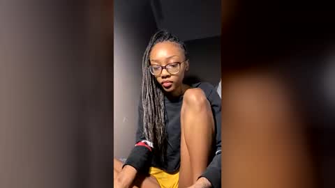 petitetingz online show from 8, 7, 2026