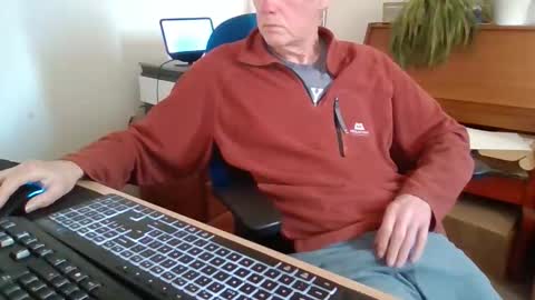 Snapshot of petitwilly chatting on 26, 3, 2026 petitwilly online show from 26, 3, 2026