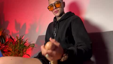 Snapshot of phillip_brownn chatting on 10, 4, 2026 PHILLIP online show from 10, 4, 2026