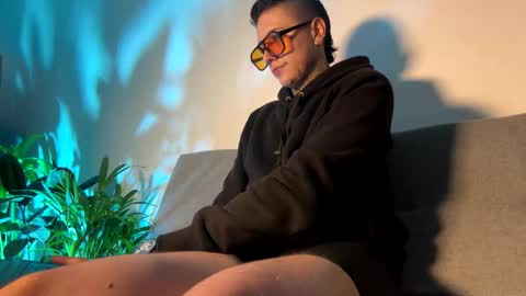 Snapshot of phillip_brownn chatting on 14, 4, 2026 PHILLIP online show from 14, 4, 2026