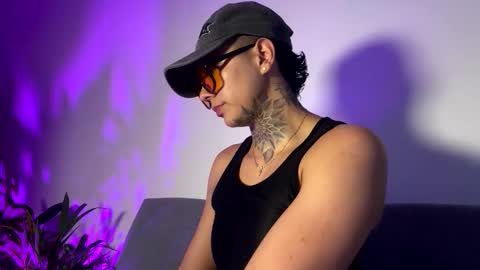 Snapshot of phillip_brownn chatting on 16, 4, 2026 PHILLIP online show from 16, 4, 2026